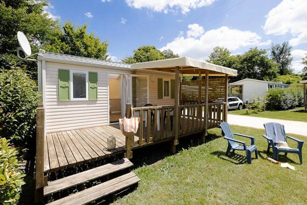 Camping 3 étoiles - Piscine in Montpon-Ménestérol, Périgord Blanc