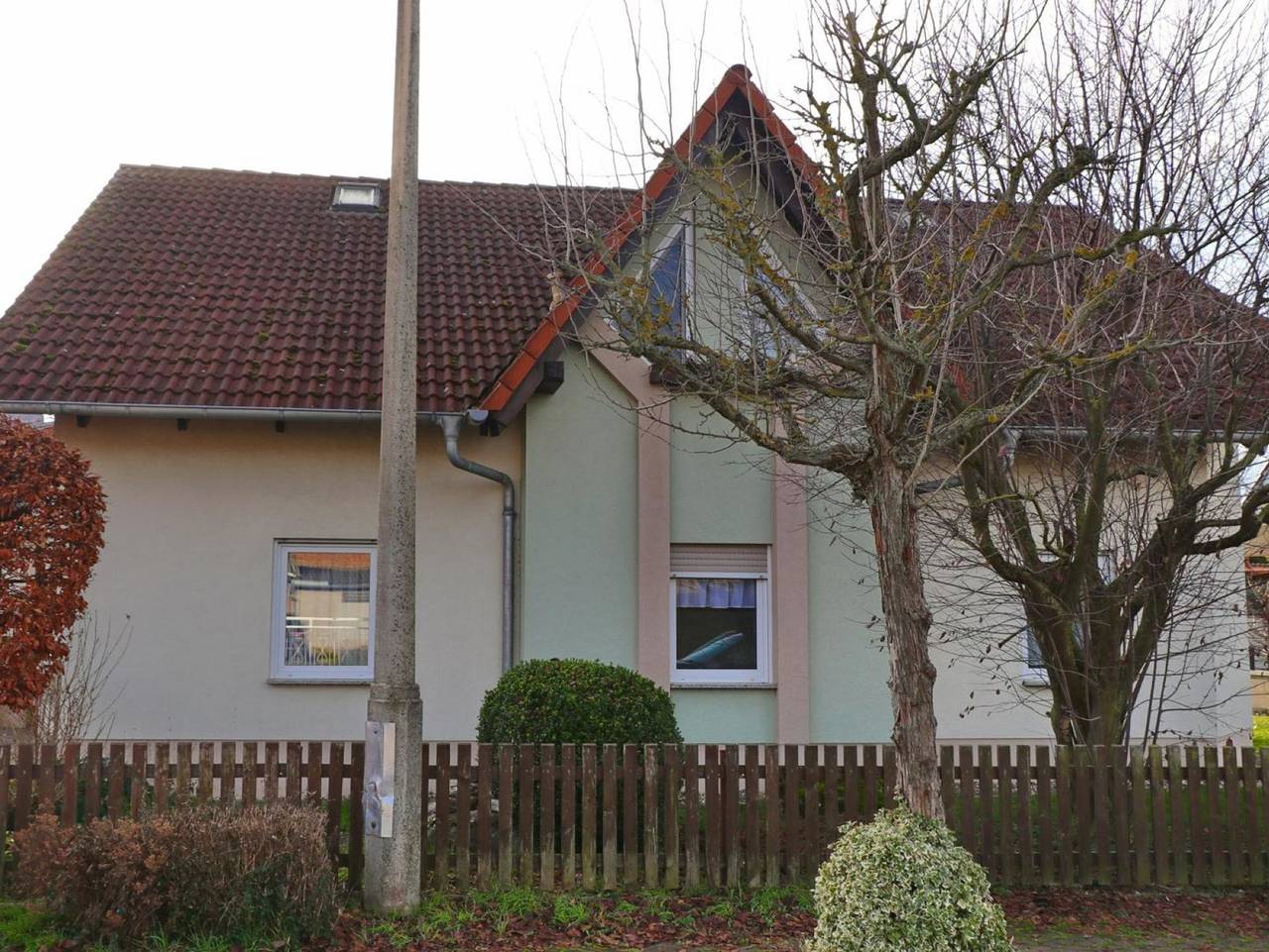 Ferienwohnung am Mittelpunkt - Fw mit 100qm bis 7 Pers. - 3 Schlafzimmern, Bad mit Du, Badewanne/Wc, großes Wohnzimmer mit offener Küche in Vogtei, Hainich
