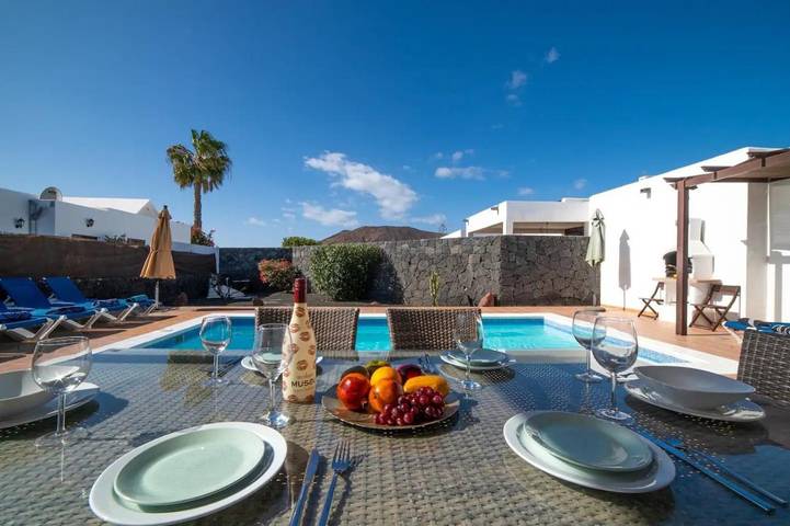 Chalet para 8 personas, con jardín además de piscina y vistas - 1