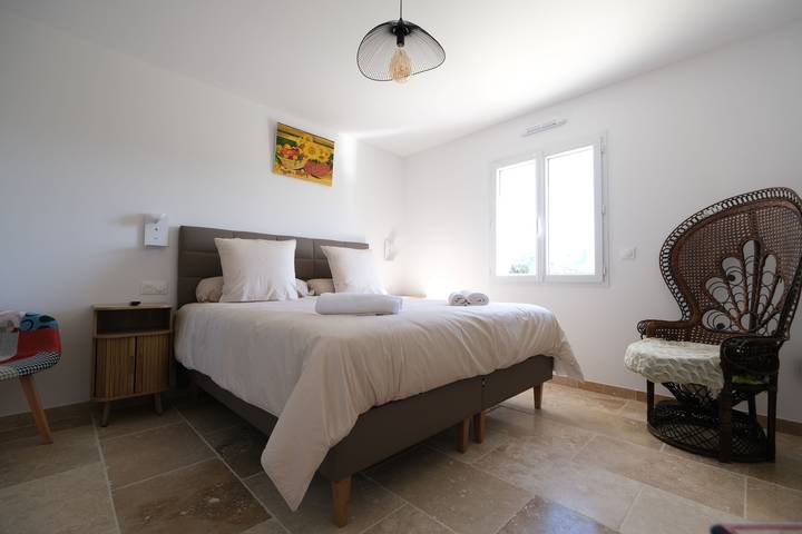 Location de vacances pour 10 personnes, avec piscine ainsi que jardin et vue, animaux acceptés à Saint-Rémy-de-Provence - 4