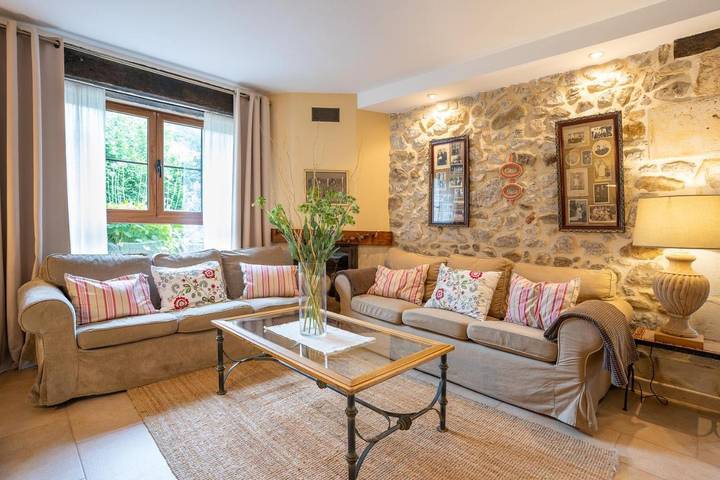 Gîte pour 4 personnes, avec Balcon et Terrasse ainsi que Jardin et Vue à Liendo