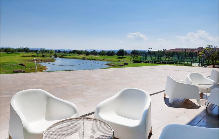 Apartamento vacacional entero, Apartamento ajardinado con piscina, aparcamiento y terraza in Panoramica Golf (Vinaros), San Jorge