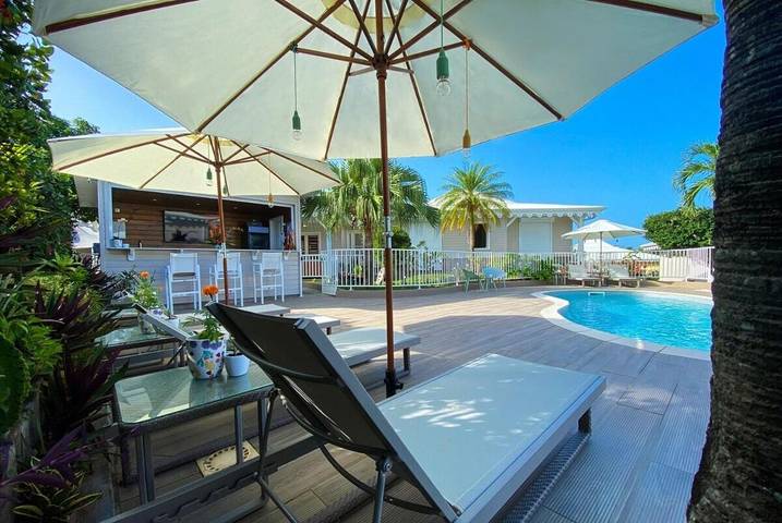 Location de vacances pour 2 personnes, avec piscine ainsi que vue et jardin, adapté aux familles dans Anse Corps de Garde - 3