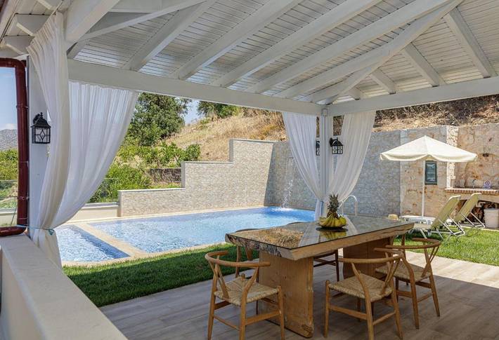 Ferienhaus für 7 Personen, mit Terrasse und Garten sowie Pool