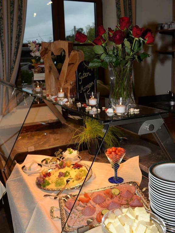 Cafe Wastelbauerhof - Urlaub auf dem Bauernhof - Doppelzimmer Inselblick in Bernau am Chiemsee, Chiemsee