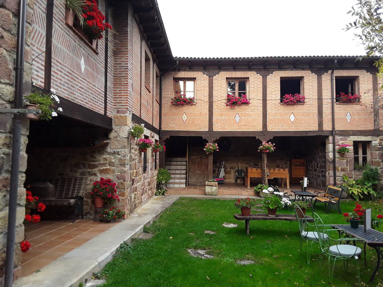 Maison de campagne "Nido Patio" avec vue sur les montagnes, terrasse partagée et Wi-Fi in Mudá, Chaîne Cantabrique