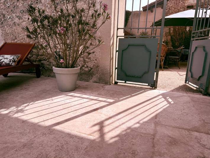 Gîte pour 2 personnes, avec piscine et jardin ainsi que jacuzzi et terrasse, animaux acceptés à Saint-Romain - 4