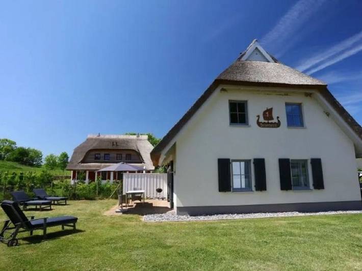 Ferienhaus für 4 Personen, mit Terrasse und Sauna sowie Garten, kinderfreundlich in Lohme - 2