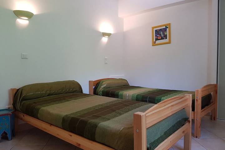 Location de vacances pour 8 personnes, avec balcon ainsi que piscine et jardin à Courry - 4