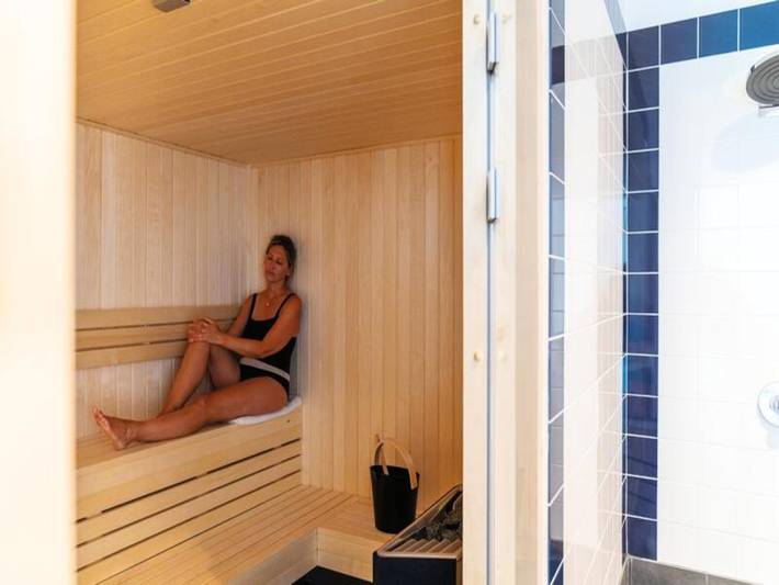 Gîte pour 2 personnes, avec piscine et terrasse, adapté aux familles dans Plage de Morgat - 4