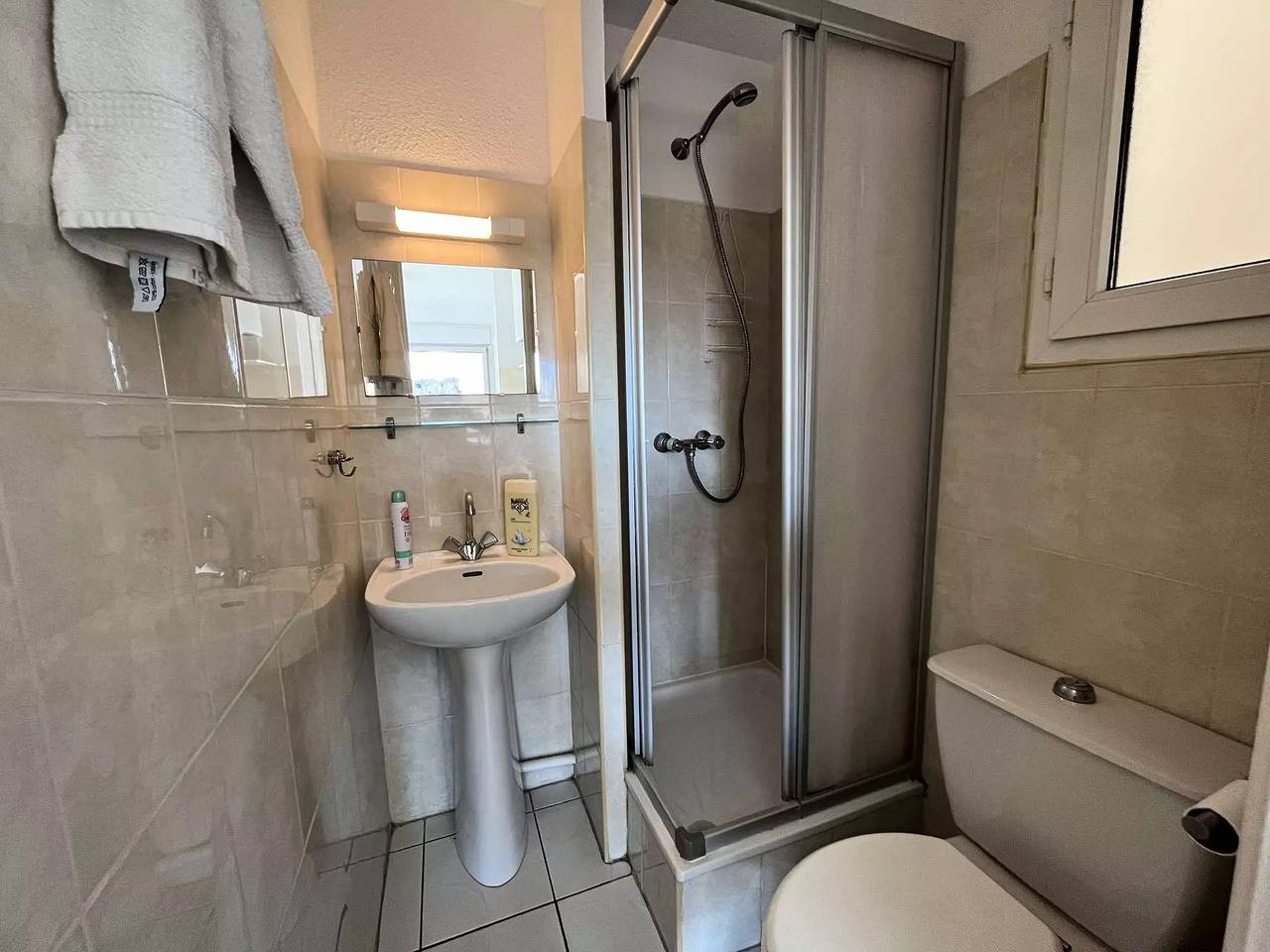 Entire apartment, Pleasant apartment in residence with swimming pool in Marseillan, Côte d'Améthyste