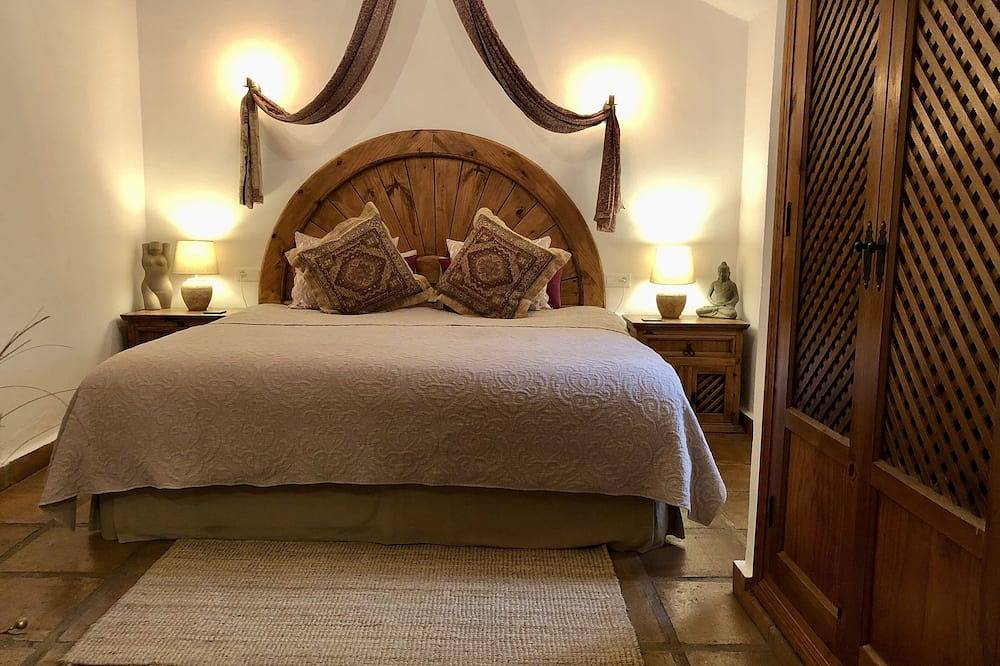 Exceptional Setting, Sensational views, Private Pool terraces & Wifi throughout. in Villanueva de la Concepción, Málaga Province