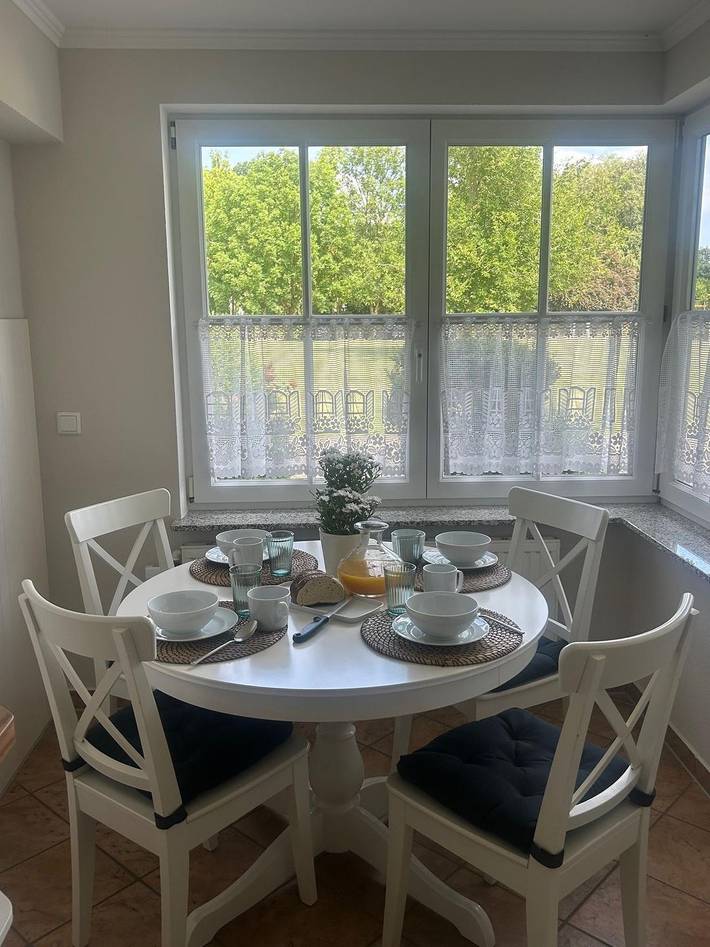 Ganze Wohnung, Geschmackvoll eingerichtete Ferienwohnung mit Hauscharakter über 4 Ebenen. Insgesamt 105 qm, 2 Schlafzimmer, 2 Bäder, Küche, Wohnzimmer, Terrasse, Gartenanteil. Geeignet für 4 Erwachsene und 1 Kind. in Welt, Eiderstedt