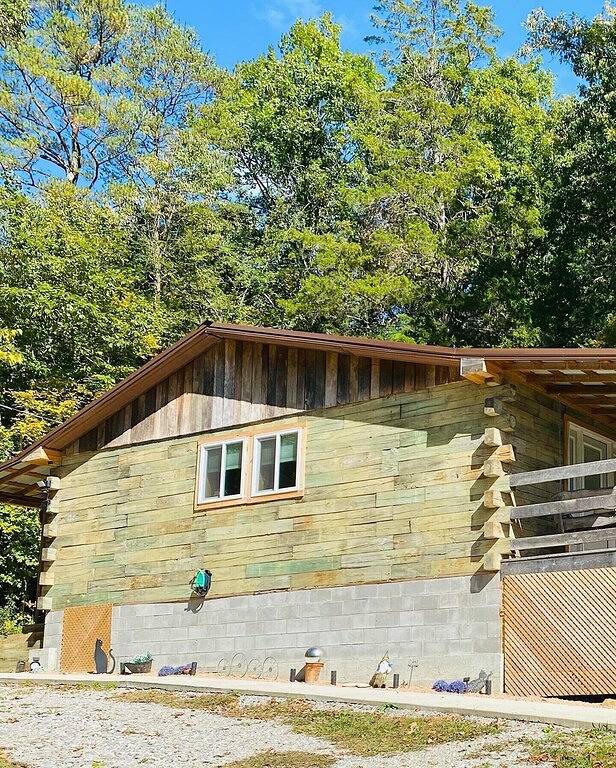 Escape to your cozy cabin near Daniel Boone National Forest & Lake Cumberland in Daniel Boone National Forest