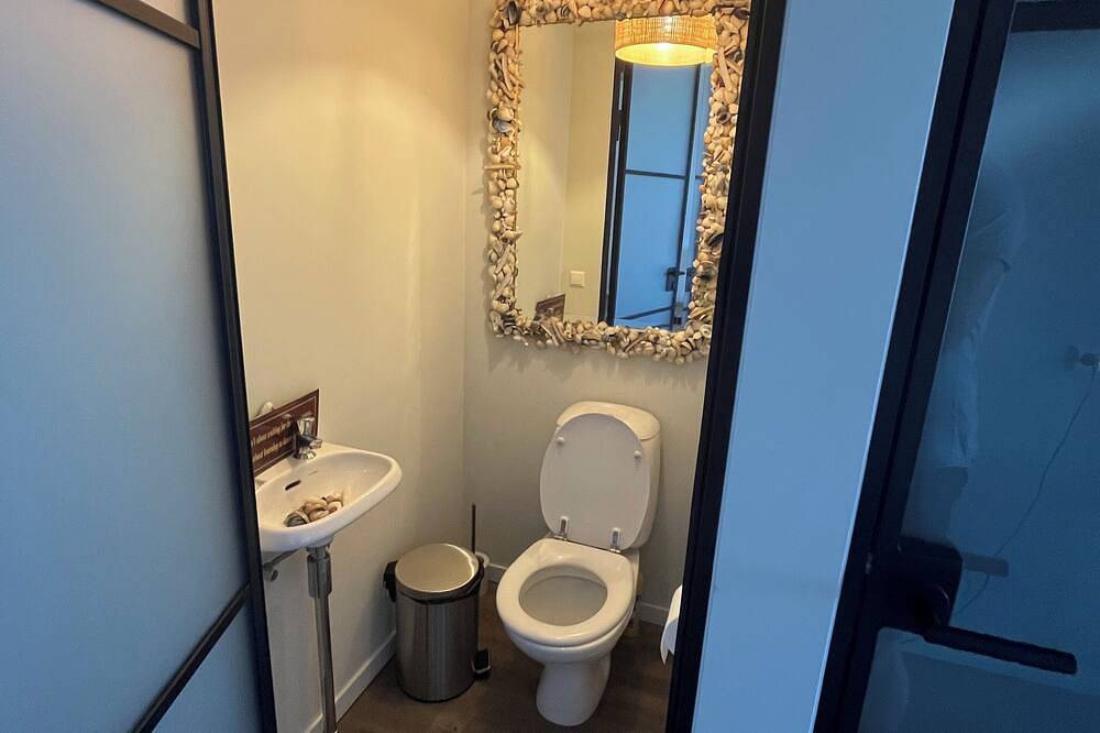 Geheel appartement, Rustig Appartement met Uitzicht op zee in IJmuiden, Nederlandse Noordzeekust