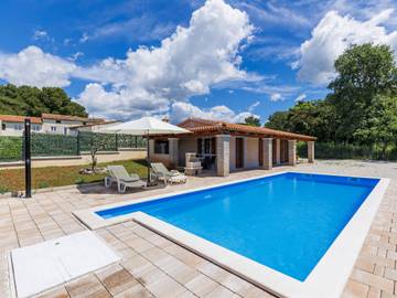 Ferienhaus für 4 Personen, mit Garten und Terrasse in Zentralistrien
