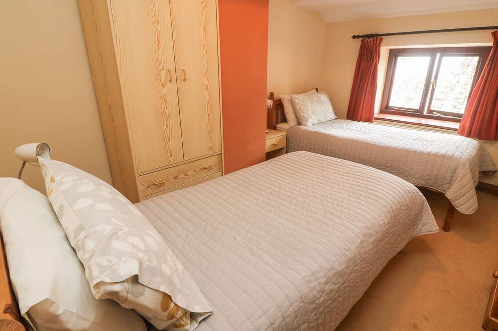 Poppy Cottage, family friendly in Horton-In-Ribblesdale in Horton in Ribblesdale, Yorkshire Dales National Park