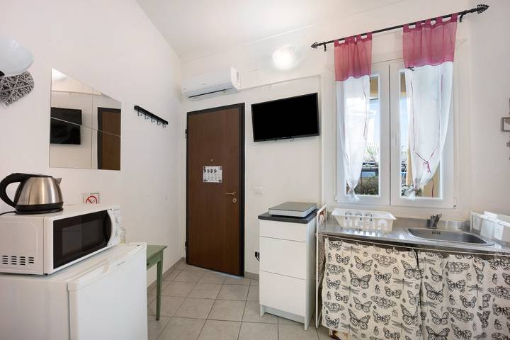 Appartement entier, Il Gattino Di Sanremo 2, terrasse partagée, Wi-Fi et climatisation in San Remo, Commune de Sanremo