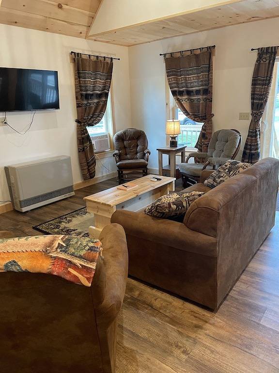 Log Cabin for 6 Guests in Greenville (ME), Moosehead Lake