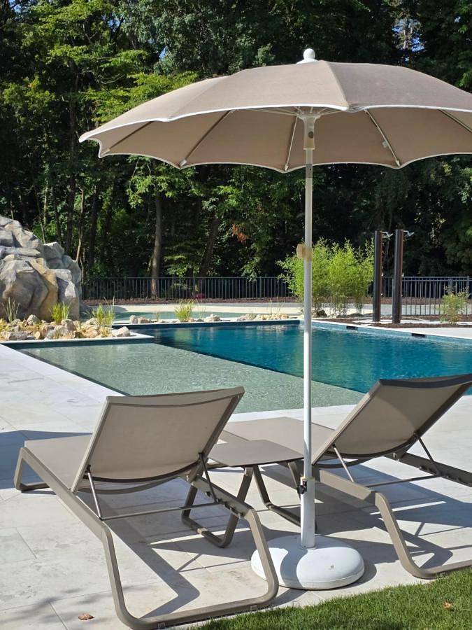 Hôtel pour 2 personnes, avec Terrasse et Jacuzzi ainsi que Jardin et Bassin pour enfant à Montbazon - 2