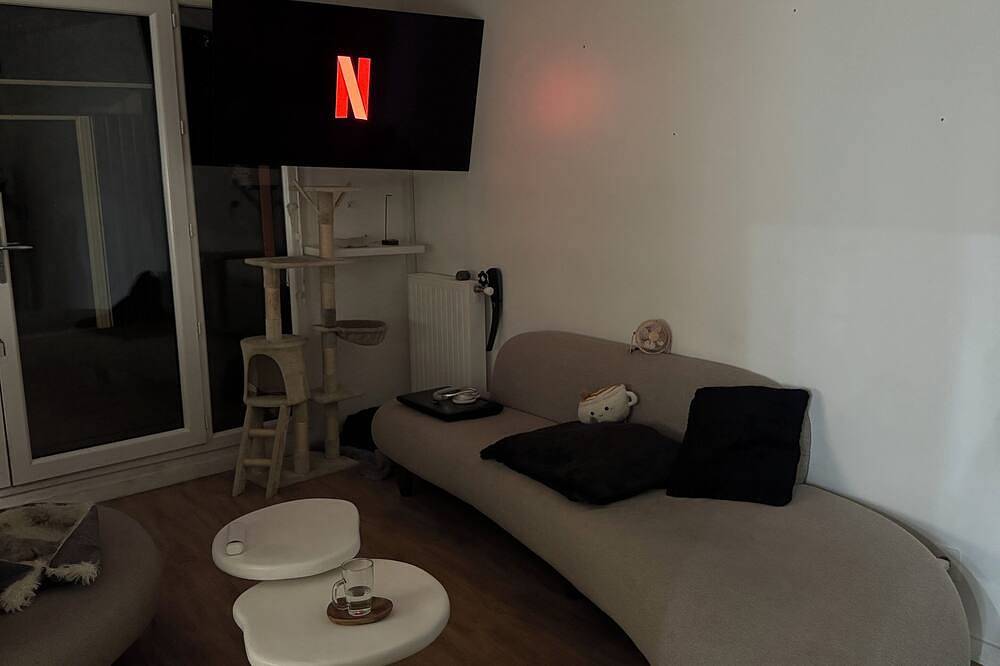 Entire apartment, Private room - Garden & terrace in Noisy-le-Sec, Seine-Saint-Denis