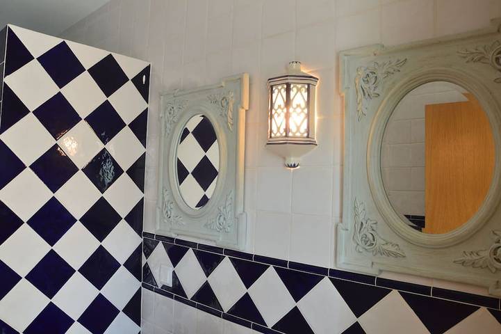 Brand New Villa with Private Pool and Lovely Garden near the beach. in Alvor, Faro Distrikt