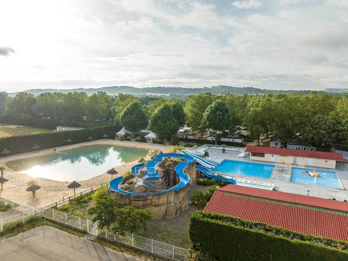 Location de vacances pour 5 personnes, avec piscine et jardin ainsi que bassin pour enfant et terrasse à Châteauneuf-de-Galaure - 3