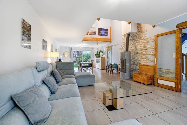Guest Room "Room 2 - Seychelles" with Shared Terrace, Garden, and Wi-Fi in Seynod, Annecy (commune)