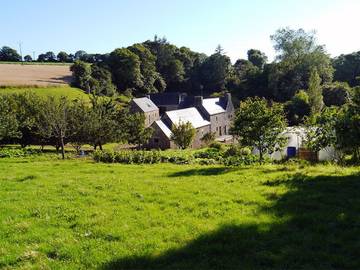 Gîte pour 4 personnes, avec jardin et terrasse à Ploulec'h