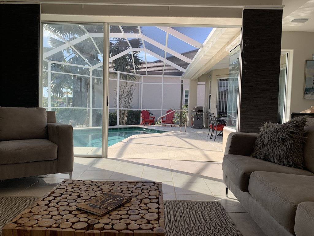 Kürzlich aktualisiertes Salzwasser-Poolhaus am Wasser; 1 Block vom Fischerdorf entfernt in Punta Gorda, Charlotte County