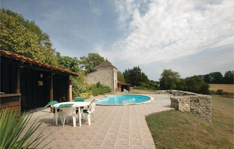 Location de vacances pour 2 personnes, avec terrasse et piscine en Dordogne - 4