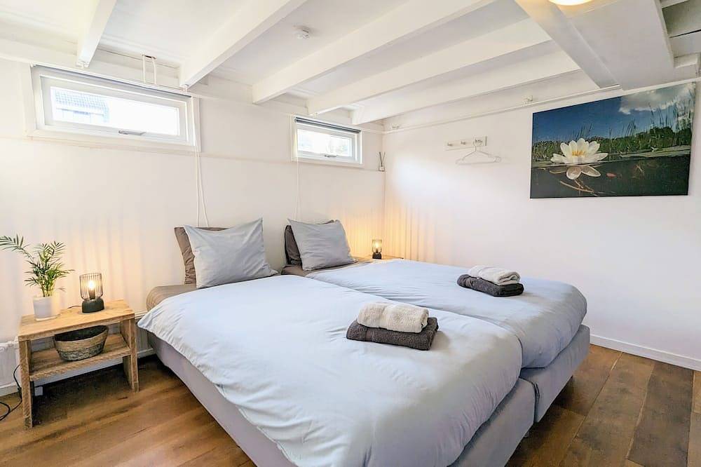 Casa flotante única a solo 15 minutos del centro de Ámsterdam en tren. in Zaandam, Costa Holandesa
