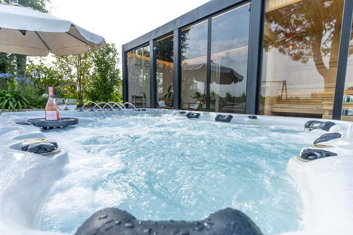 Appartamento per 4 persone, con Terrazza e Idromassaggio nonché Giardino e Piscina per bambini a Ponti sul Mincio