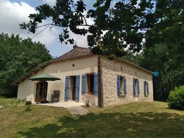 Gîte pour 5 personnes, avec piscine ainsi que terrasse et jardin à Saint-Colomb-de-Lauzun
