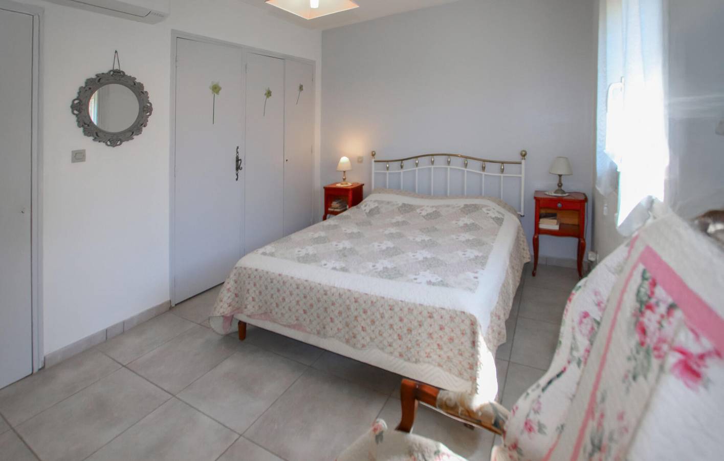 Acogedor apartamento con piscina y jardín, cerca del centro de Bédarrides in Bédarrides, Vaucluse