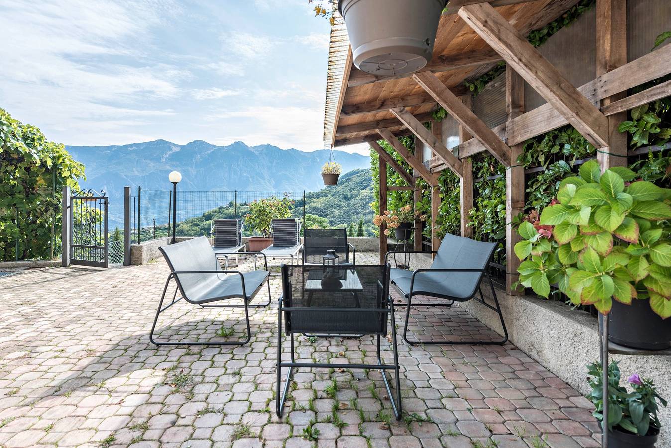 Appartamento intero, Appartamento "Casa Vacanze Voiandes" con vista sulle montagne, balcone e Wi-Fi in Voiandes, Tremosine
