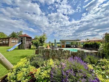 Ferienwohnung für 4 Personen, mit Pool und Sauna sowie Garten, mit Haustier in Markgraeflerland