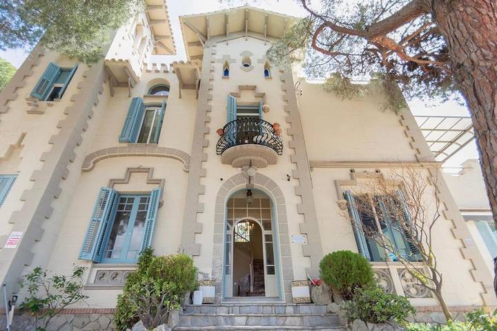 Casa rural para 10 personas, con balcón y jardín además de piscina y jacuzzi en Tiana