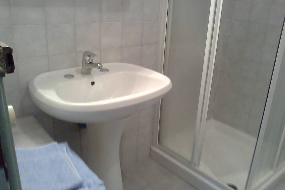 Ganze Wohnung, Liebevoll gepflegtes Bauernhaus, 17Jh, Il Giardino, 2-4 Personen, Panoramablick in Alberi, Florenz Provinz