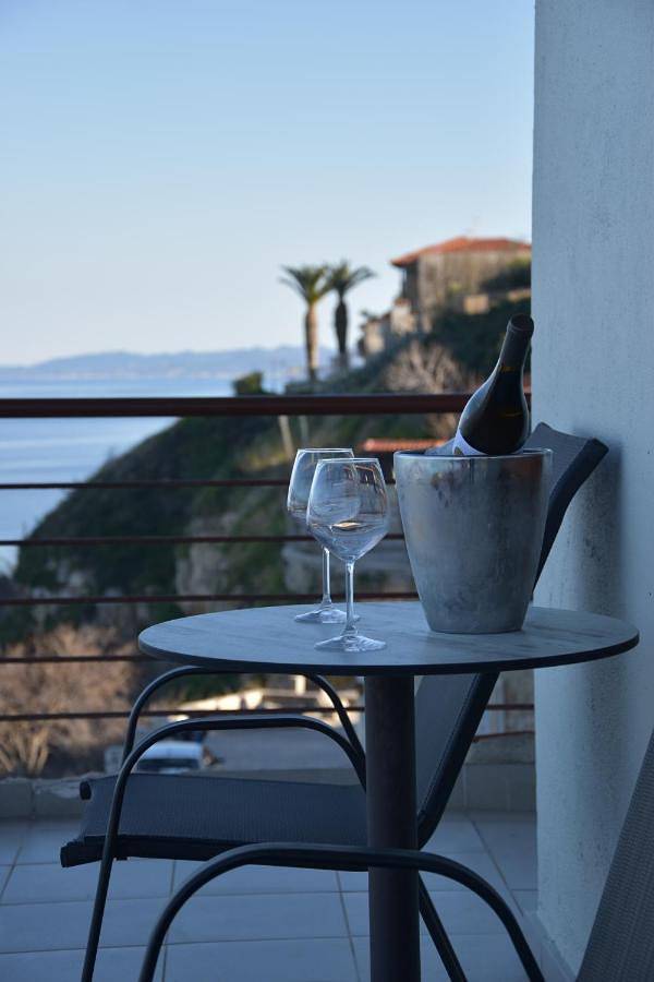 Gîte pour 4 personnes, avec jardin et vue à Afitos