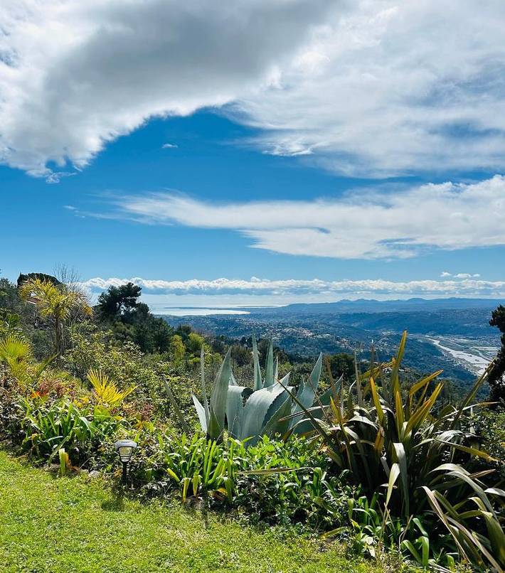 Location de vacances pour 10 personnes, avec piscine ainsi que vue et jardin à Aspremont - 4