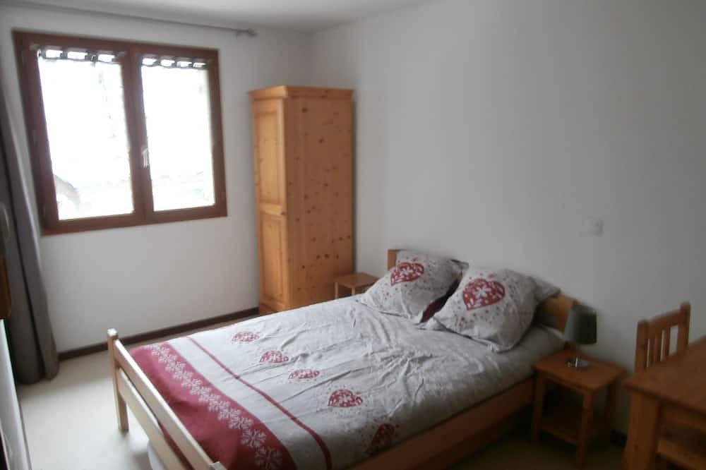 Entire apartment, Just 5 minutes from the Domaine des Sybelles! Fully equipped apartment with view. in Saint-Colomban-des-Villards, Saint-Jean-de-Maurienne region