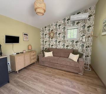 Gîte pour 2 personnes, avec terrasse et jardin à La Roque-d'Anthéron