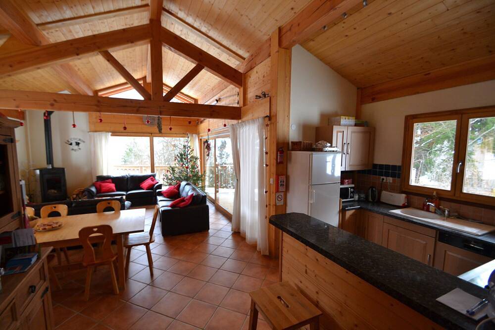Chalet Le Cochon Noir independant chalet 3km de Morillon telecabine, belle vue in La Rivière-Enverse, Région de Bonneville