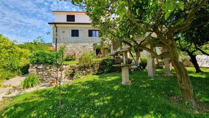 Cottage pour 3 personnes, avec vue ainsi que jardin et terrasse dans Riba de Mouro