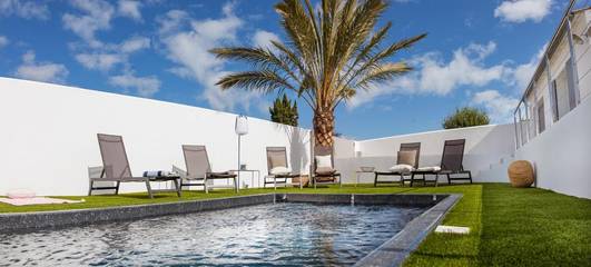 Location de vacances pour 9 personnes, avec piscine et jardin dans Plage de la Cible