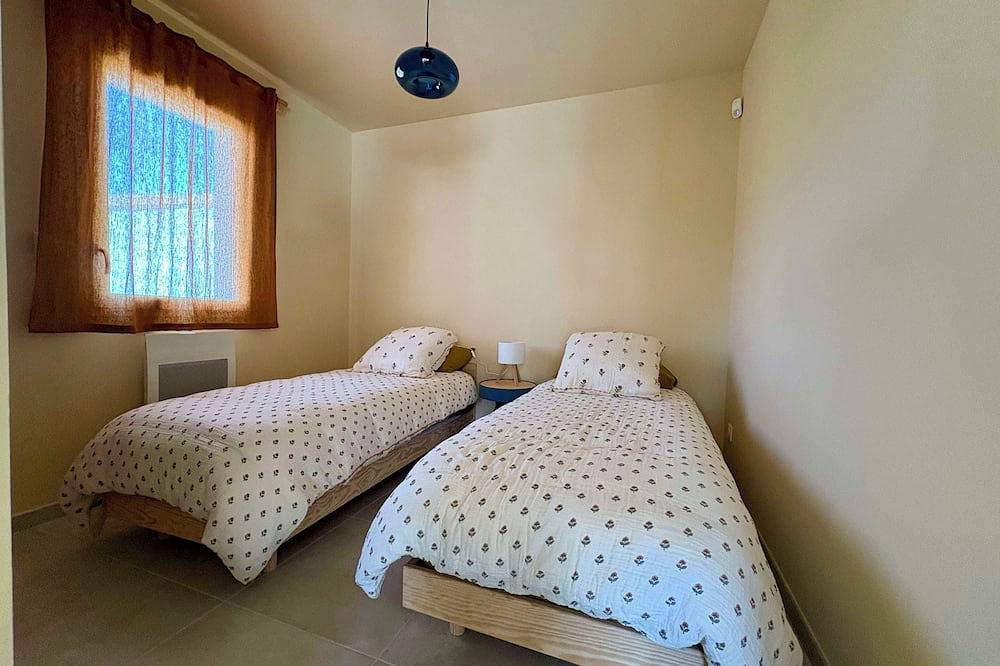 Chez Hamou et Julie, new modern house with swimming pool and boules pitch in Digne-les-Bains, Alpes-de-Haute-Provence