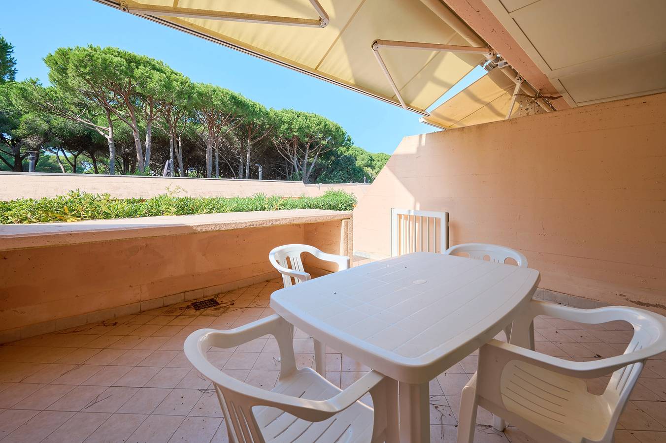 Entire apartment, Apartment 'Rex Lo Scoglietto - Bilocale 28' with Communal Pool, Wi-Fi and Air Conditioning in Castiglione della Pescaia, Grosseto Province