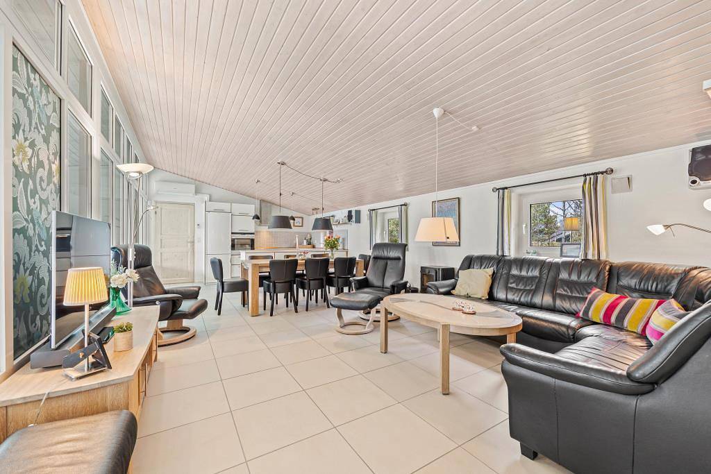 Großartiges Ferienhaus mit Pool und Infrarotsauna für 8 Personen in Blavand, Varde