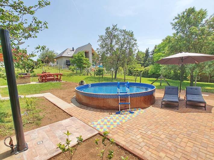 Ferienhaus für 6 Personen, mit Terrasse und Garten sowie Pool